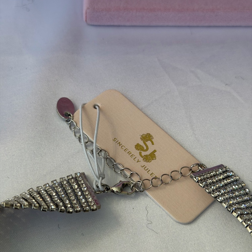 Sincerely Jules Rhinestone Flower Choker - Picture 3 of 5